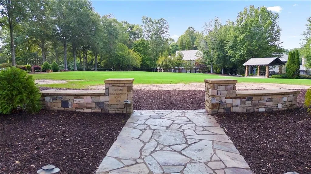 Single Family Residence in Dawsonville