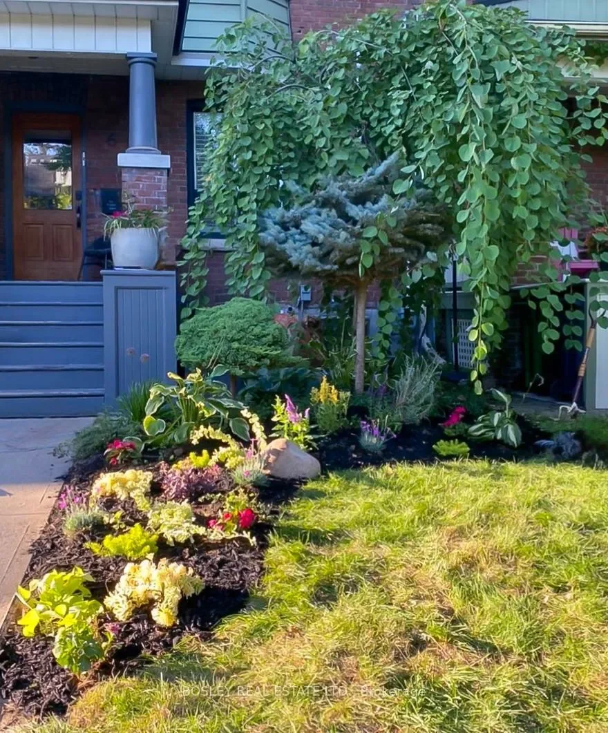 Exterior photo 4
