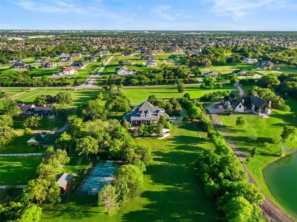 343 E Town East Boulevard, Sunnyvale, Texas, United States. - Photo 9