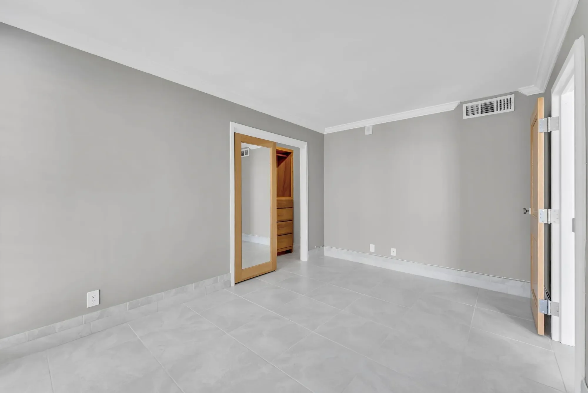 2030 S Ocean Drive, Hallandale Beach, Florida, United States. - Photo 22