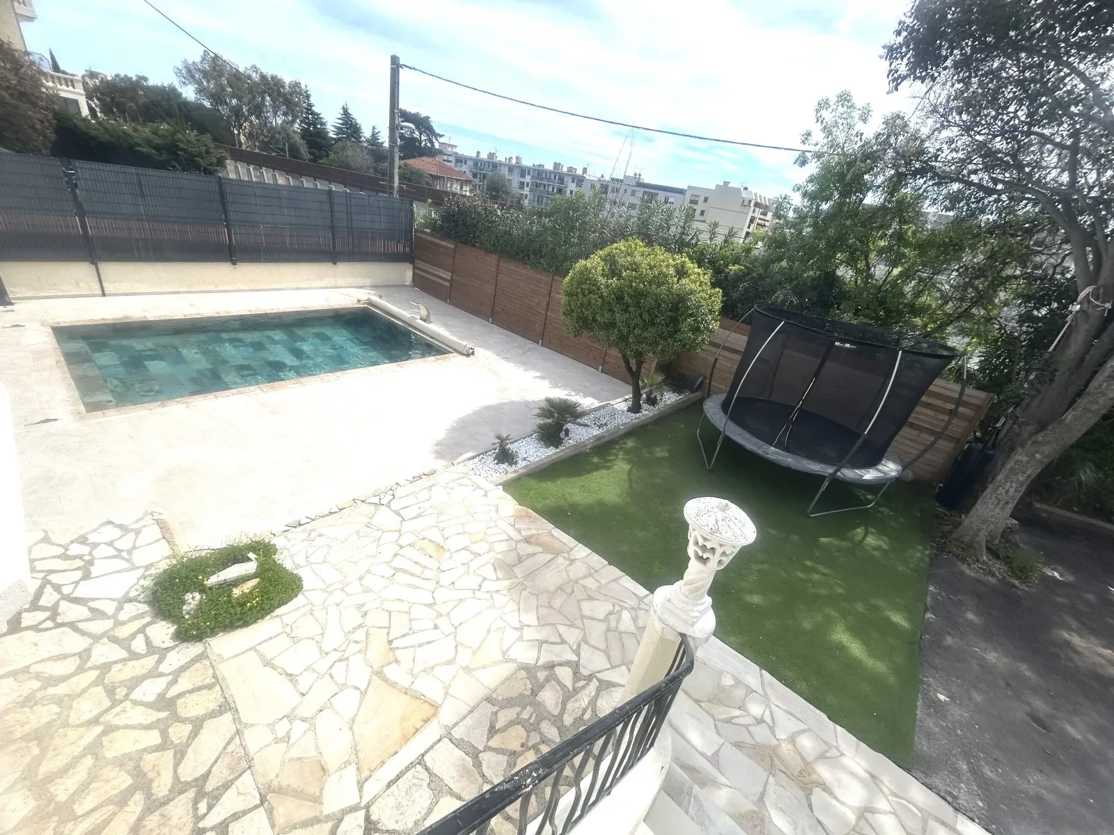 Exterior photo 12