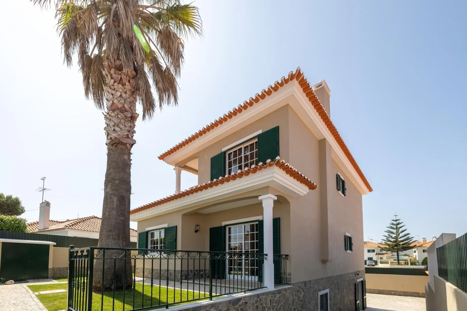 Exterior photo 4