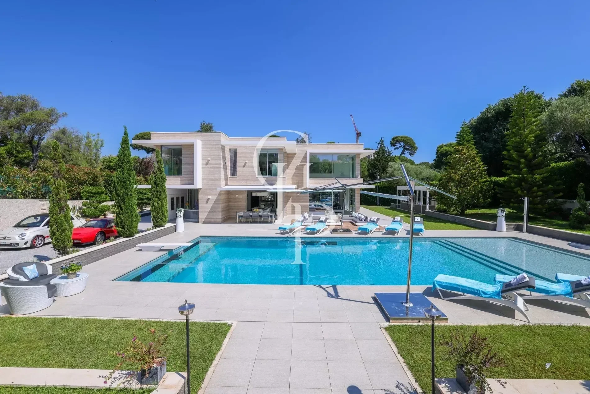 Exterior photo 4