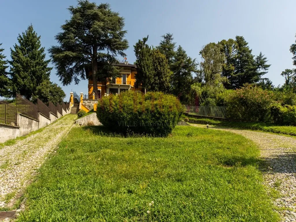 Via 1º Maggio, Oggiono, Lombardy, Italy. - Photo 11