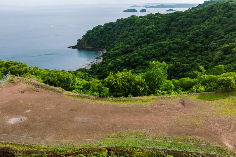 Lot 5 – A Jewel Over The Pacific