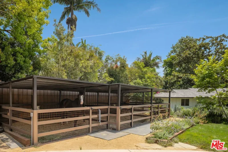 13214 Riviera Ranch Road, Los Angeles, California, United States. - Photo 11