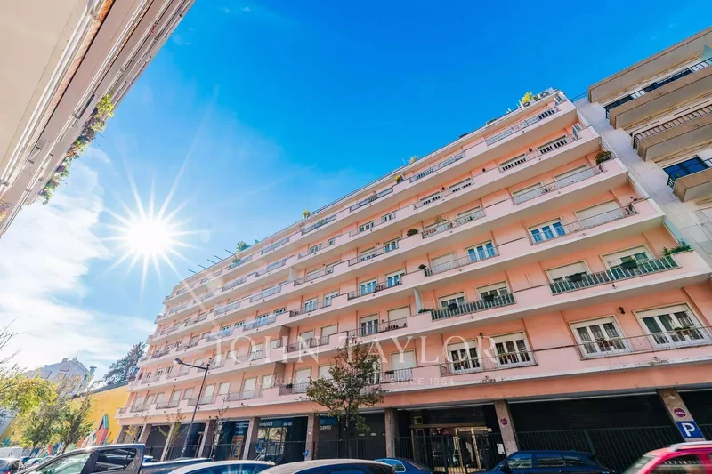 4-Bedroom Apartment Next to Jardim Constantino, Arroios
