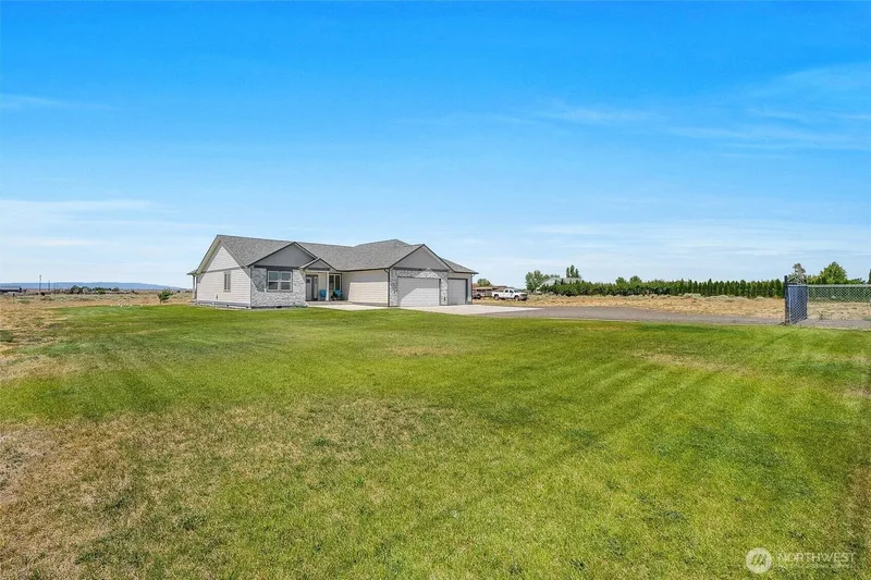 7526 NE Rd D.5, Moses Lake, WA 98837, Moses Lake, Washington, United States. - Photo 3