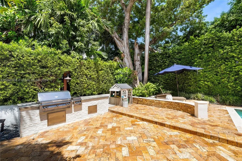 5621 Alton Rd, Miami Beach, Florida, United States. - Photo 14