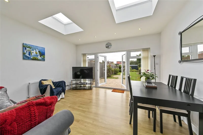 Thompson Avenue, Kew, TW9, Richmond, England, United Kingdom. - Photo 5