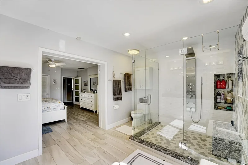 2524 SE 9th St, Hillsboro Beach, Florida, United States. - Photo 18