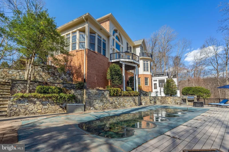 891 CHINQUAPIN RD, McLean, Virginia, United States. - Photo 83