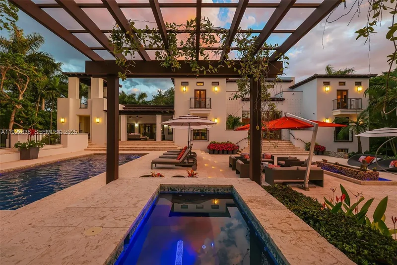 555 Arvida Pkwy, Coral Gables, Florida, United States. - Photo 28