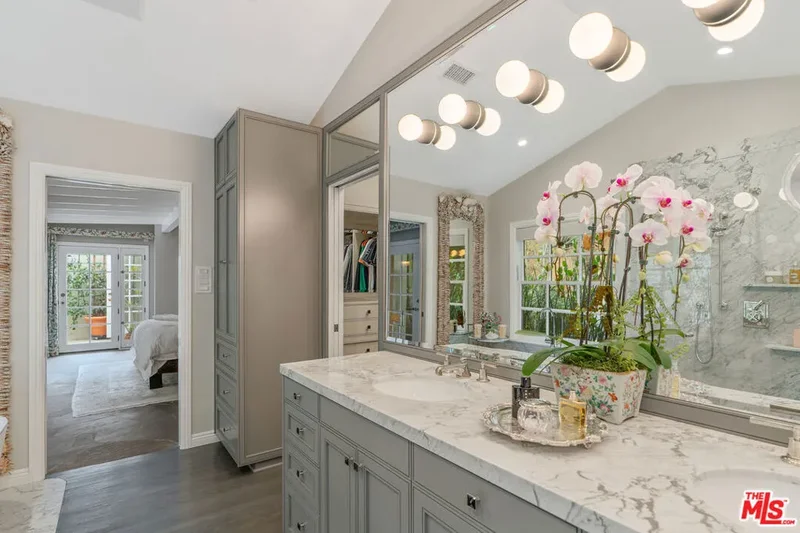 1528 Forest Knoll Drive, Los Angeles, California, United States. - Photo 25
