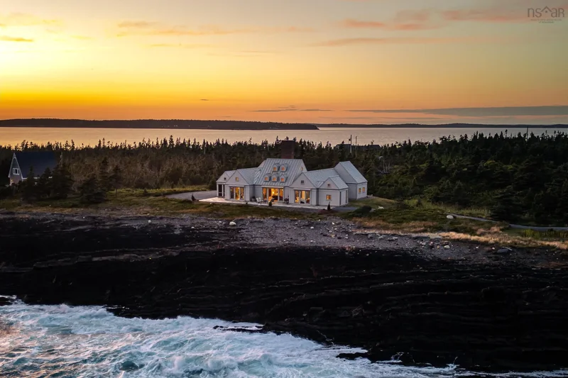 604 Middle Road, Lunenburg, Nova Scotia, Canada. - Photo 39