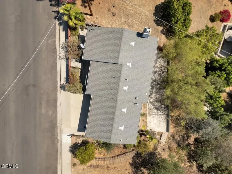 1300 Blue Hill Road, Los Angeles, California, United States. - Photo 18
