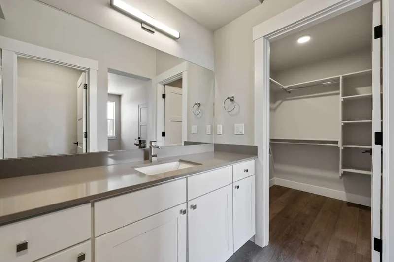 20528 NE Empire Avenue , Bend, OR 97701, Bend, Oregon, United States. - Photo 29