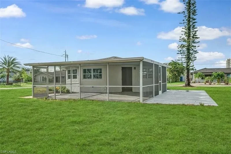 190 Tarpon RD, Fort Myers Beach, Florida, United States. - Photo 9
