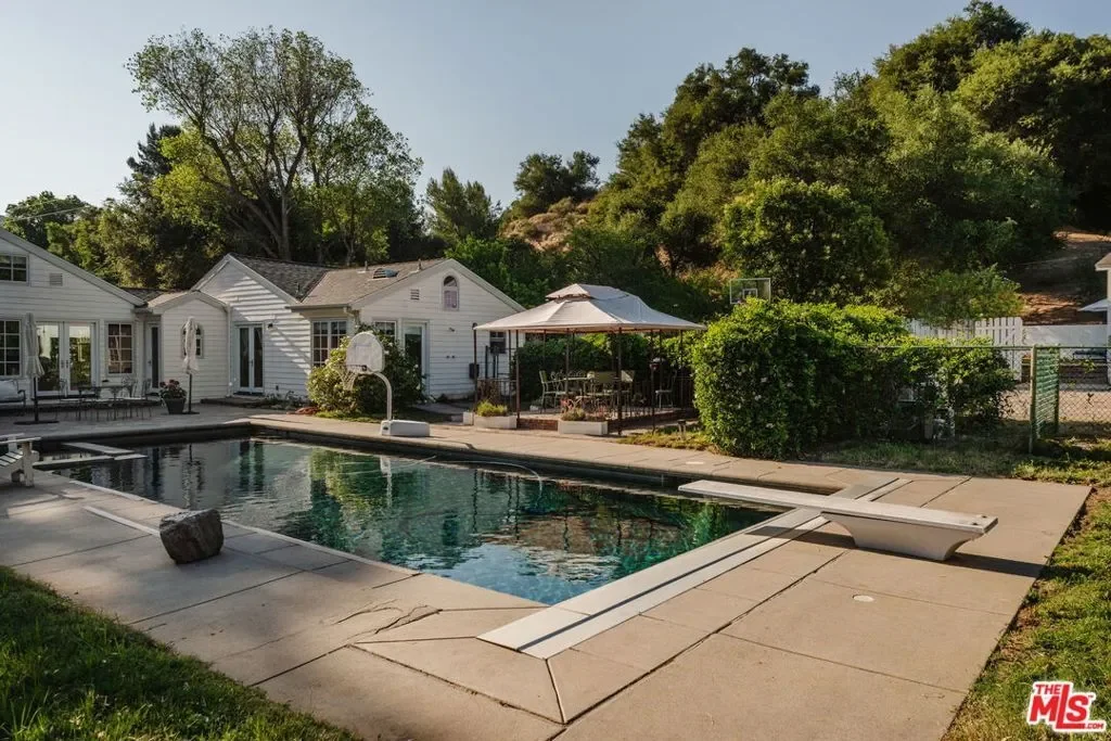 1520 Bonnell Drive, Topanga, California, United States. - Photo 18