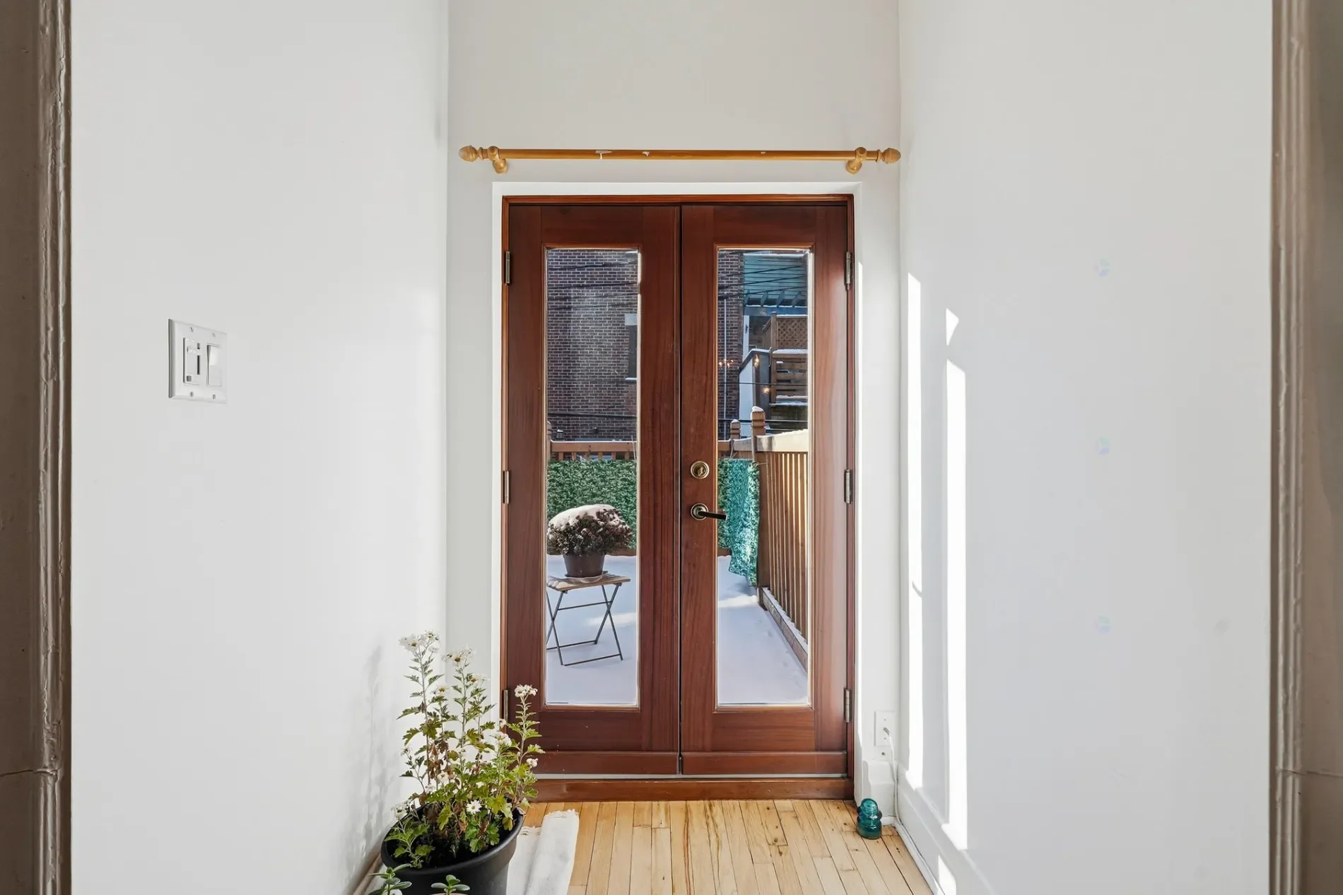Exterior photo 2