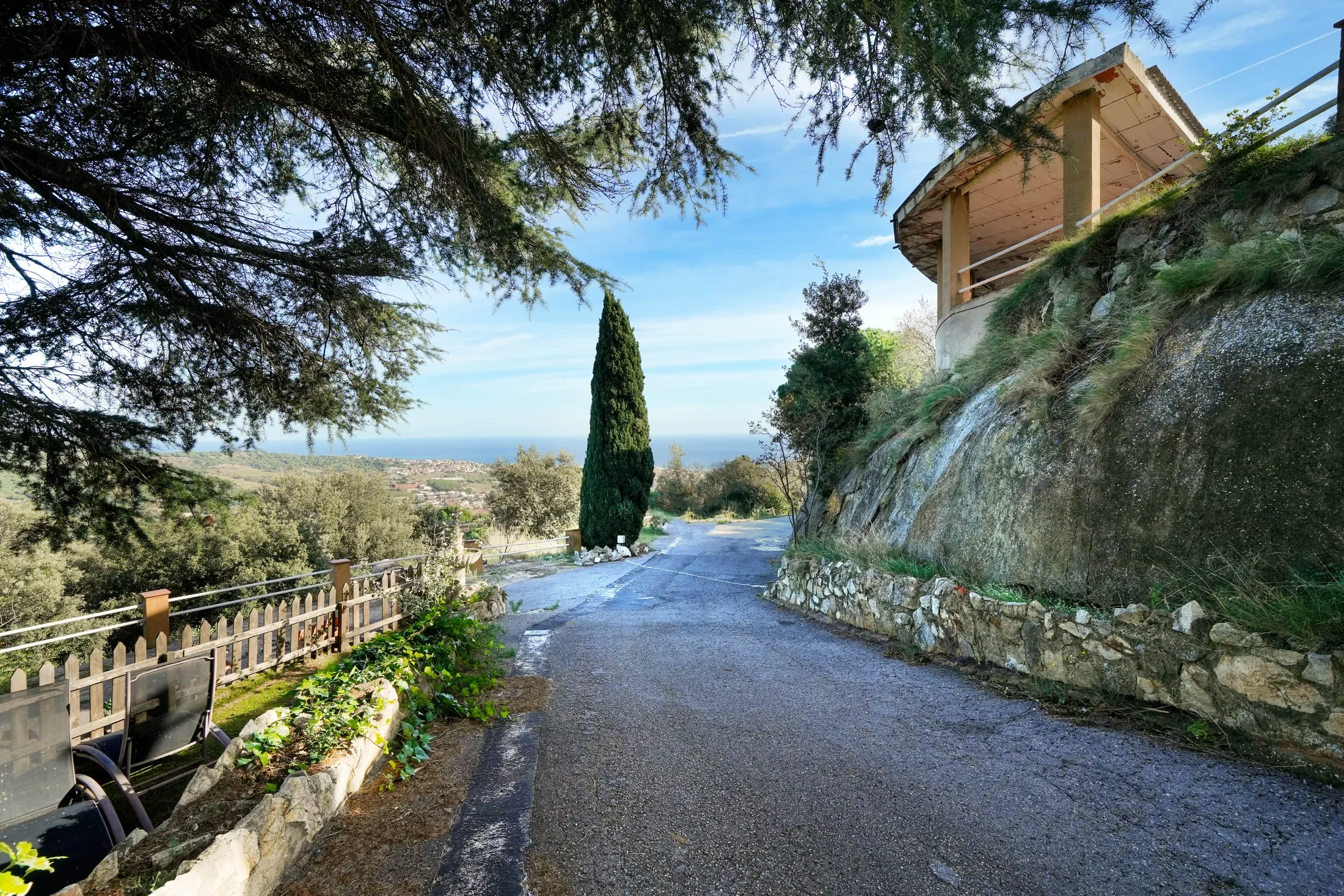 Alella Country House with large plot of land and own vineyard option