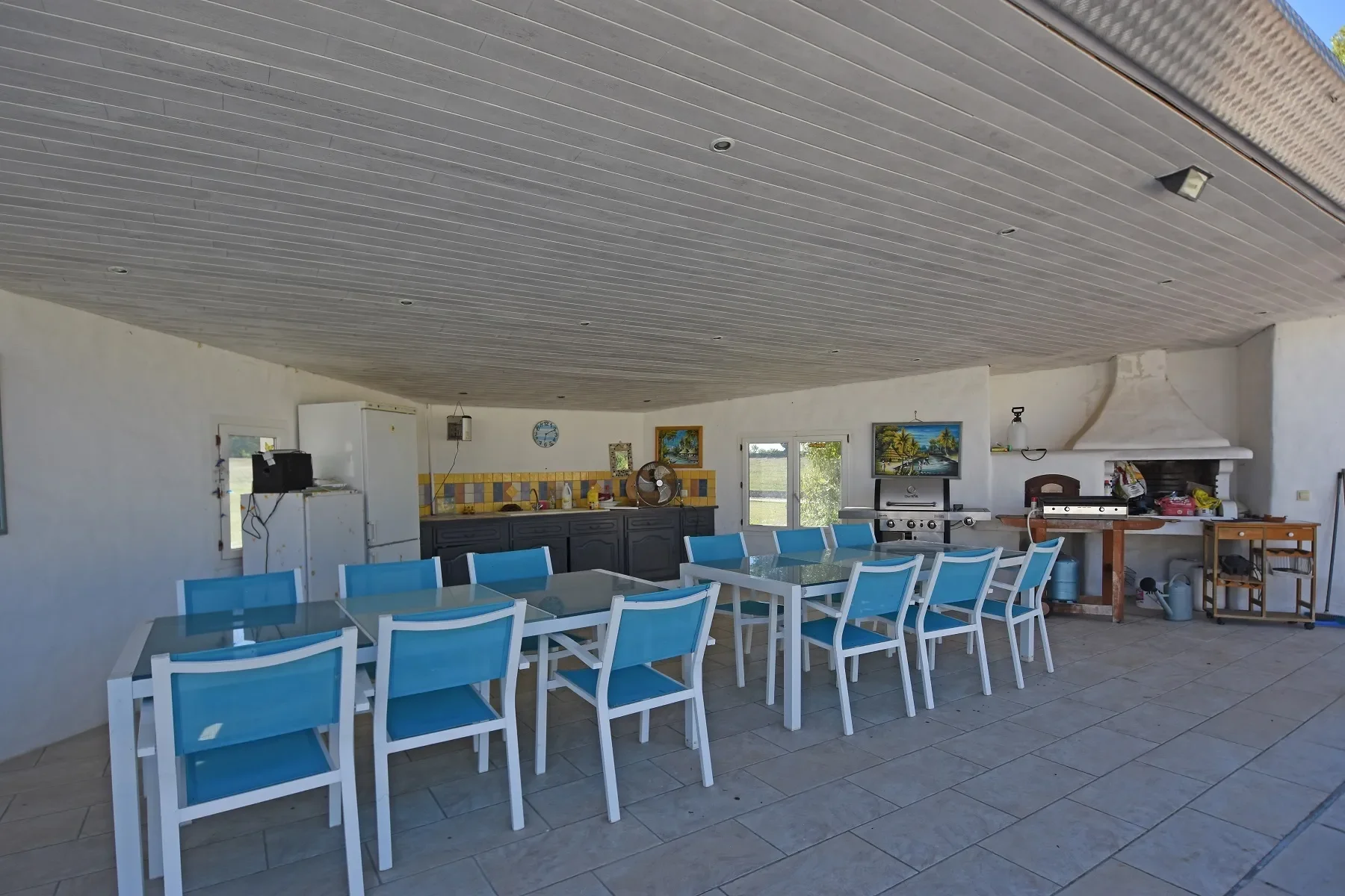 Exterior photo 9