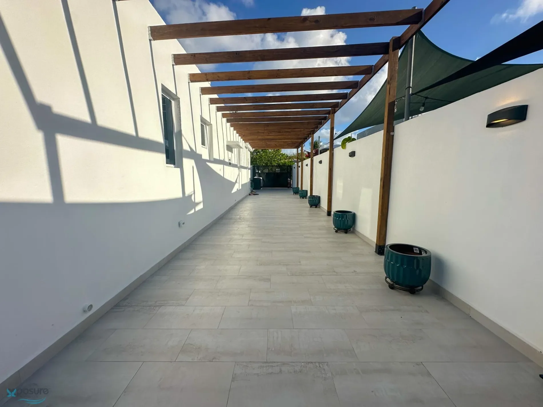 Exterior photo 3
