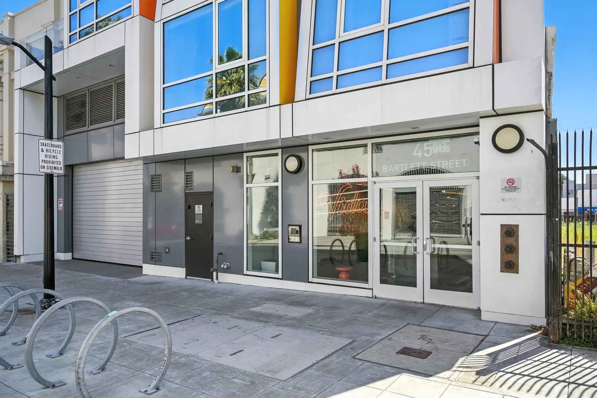 Exterior photo 3