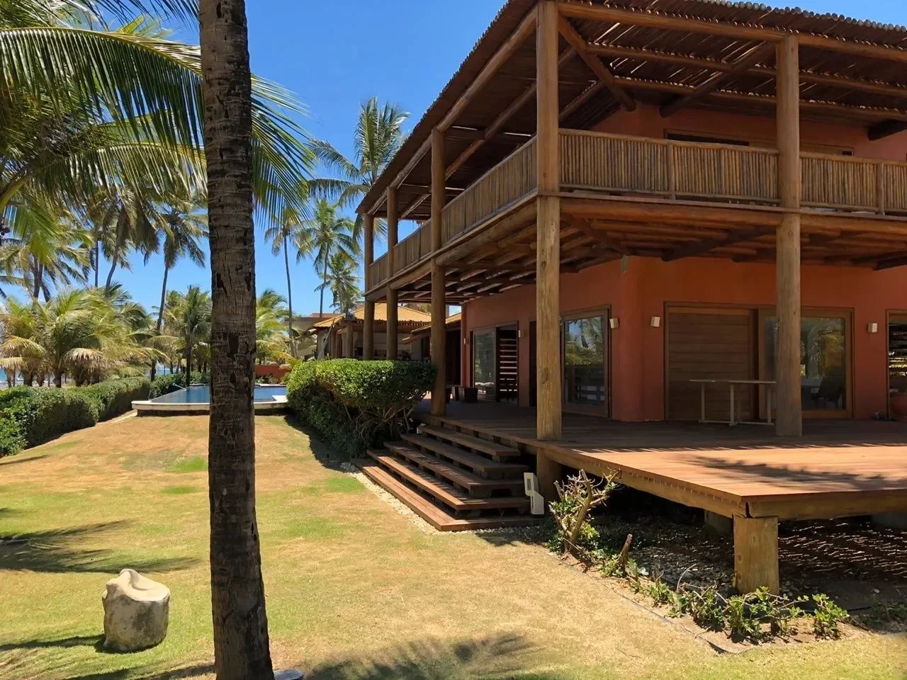 Exterior photo 4