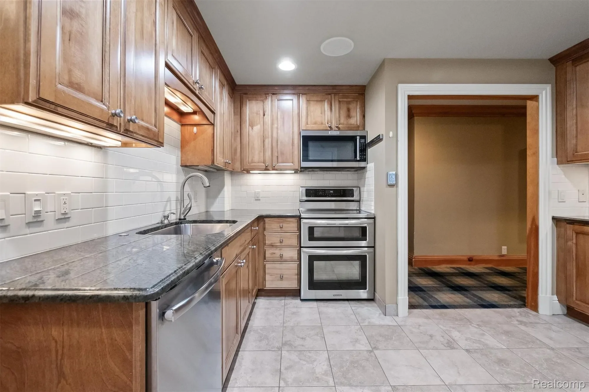2921 Turtle Pond Court, Bloomfield Hills, MI 48302, Bloomfield Hills, Michigan, United States. - Photo 4