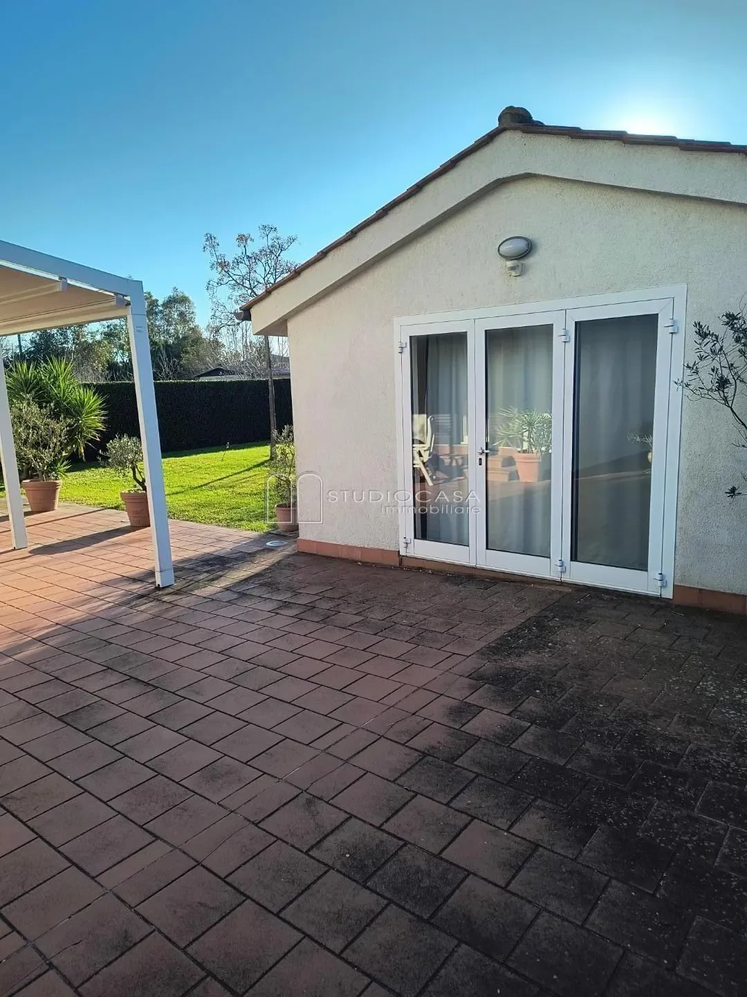 Exterior photo 10