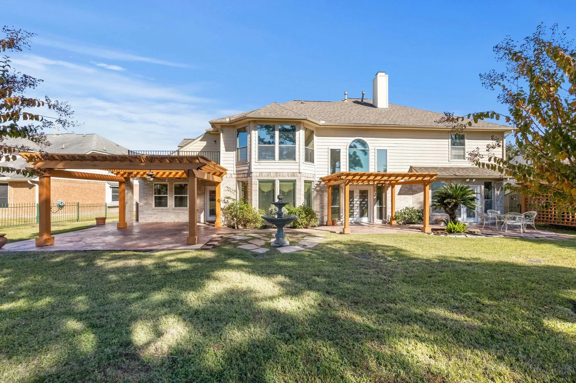 Exterior photo 8