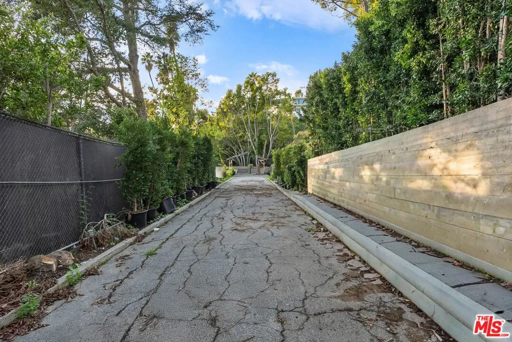 1185 Angelo Drive, Beverly Hills, California, United States. - Photo 11
