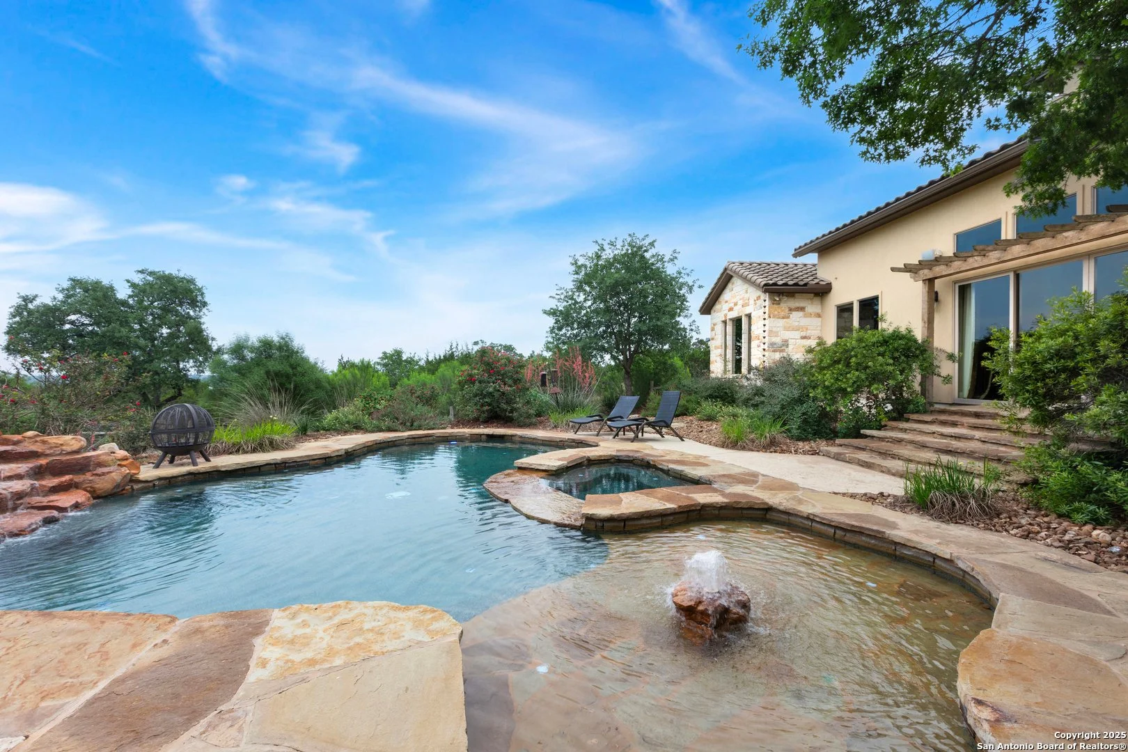 Exterior photo 8