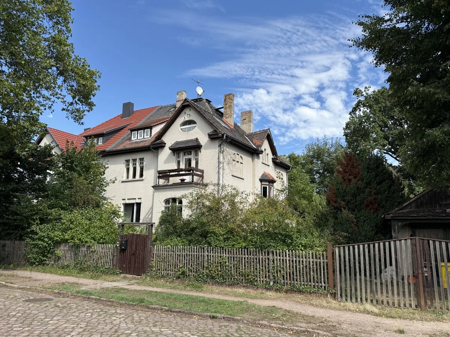 Exterior photo 2