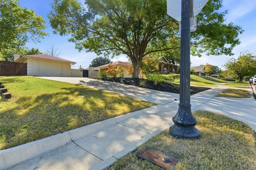 2201 Mistletoe Boulevard, Fort Worth, Texas, United States. - Photo 3