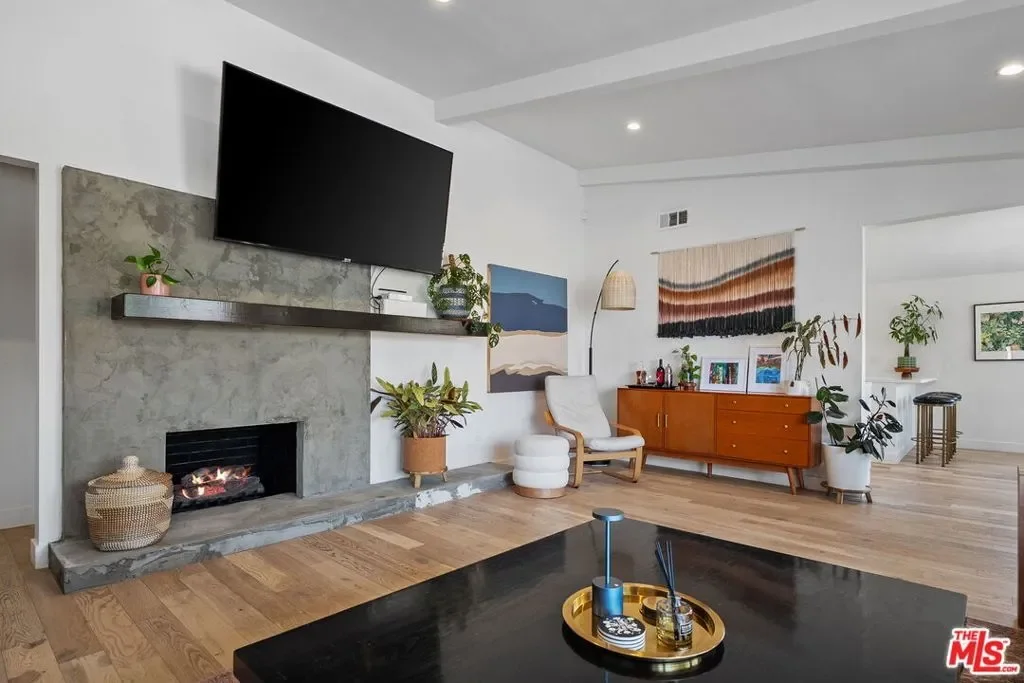 4406 Don Diablo Drive, Los Angeles, California, United States. - Photo 5