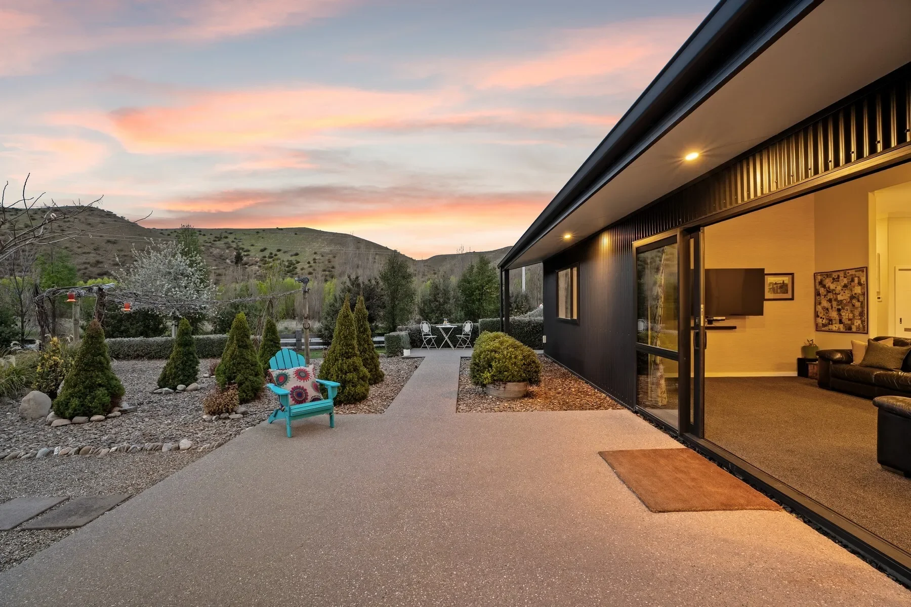 Exterior photo 4