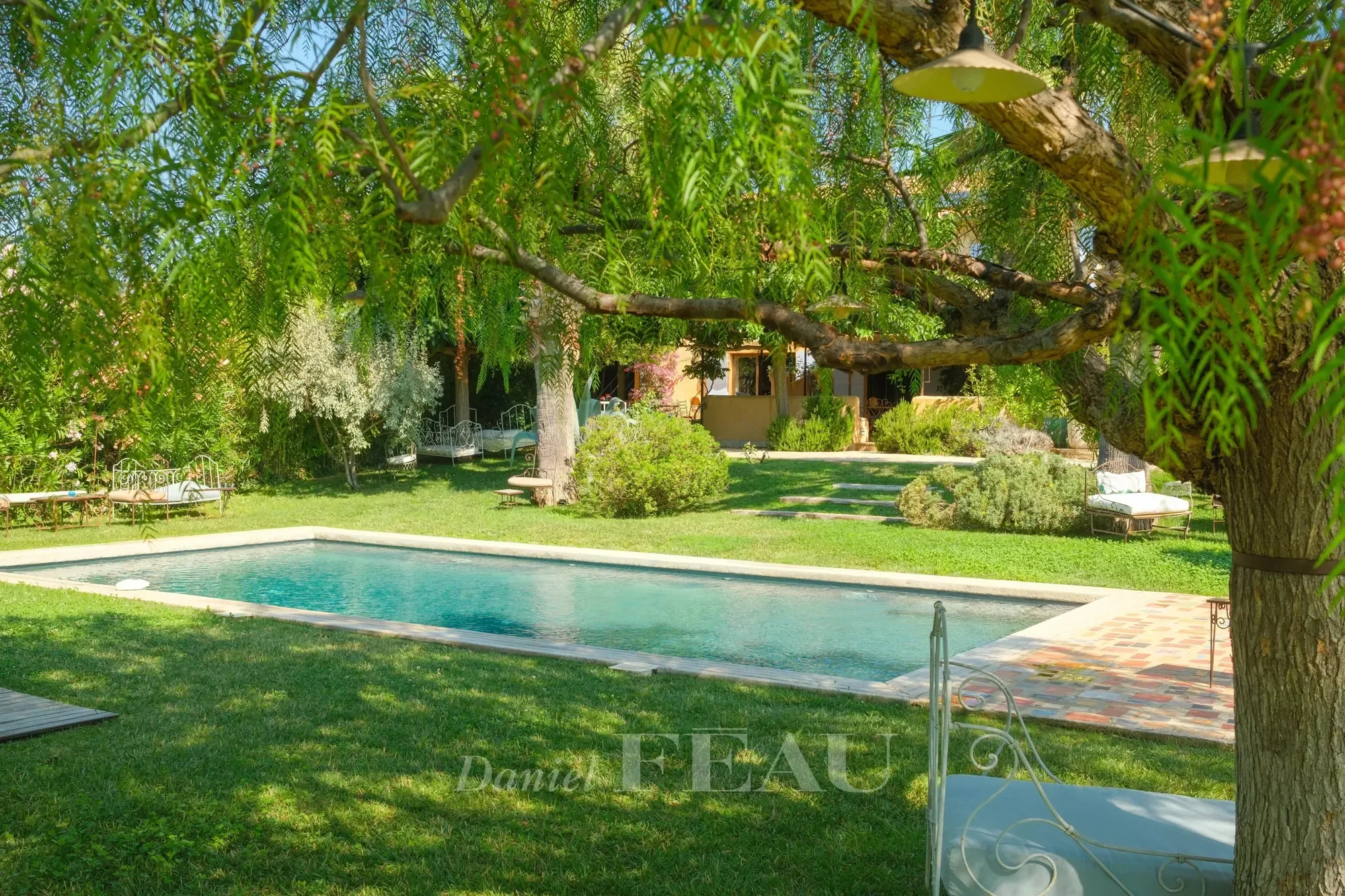Exterior photo 12
