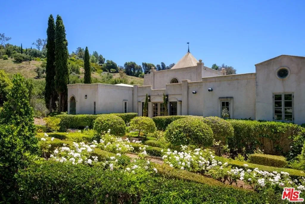 2899 Hidden Valley Lane, Montecito, California, United States. - Photo 21