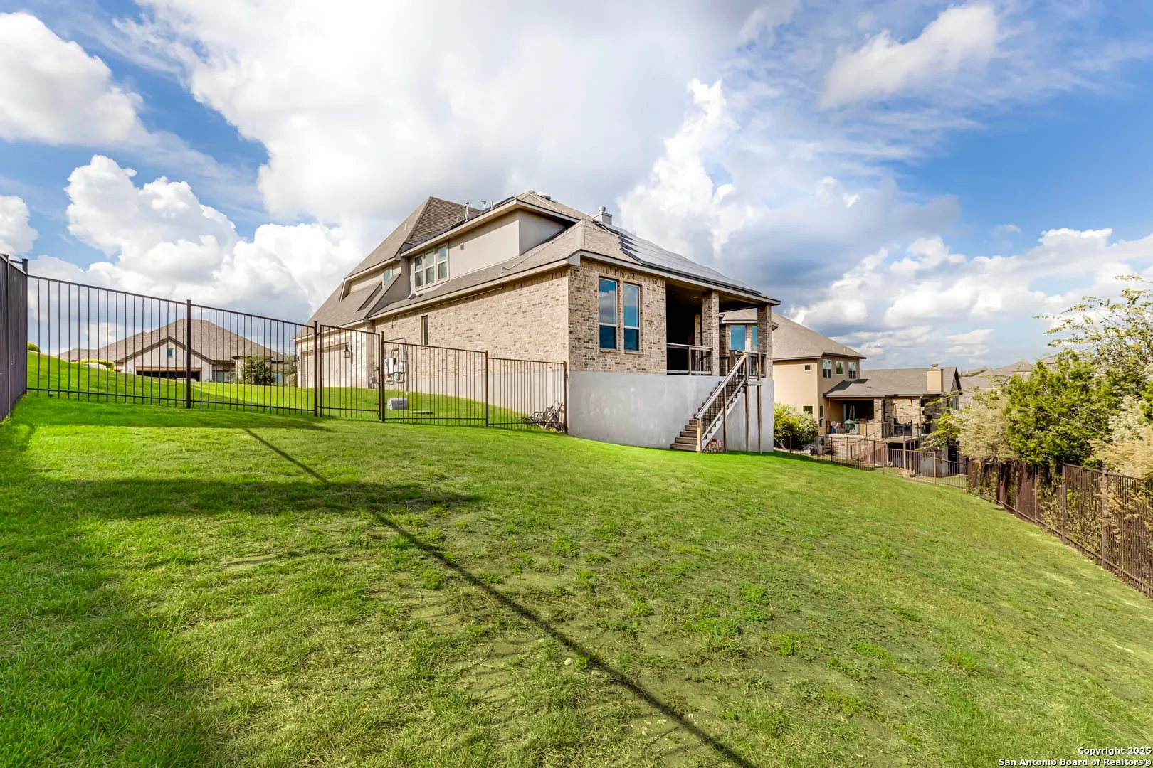 Exterior photo 9
