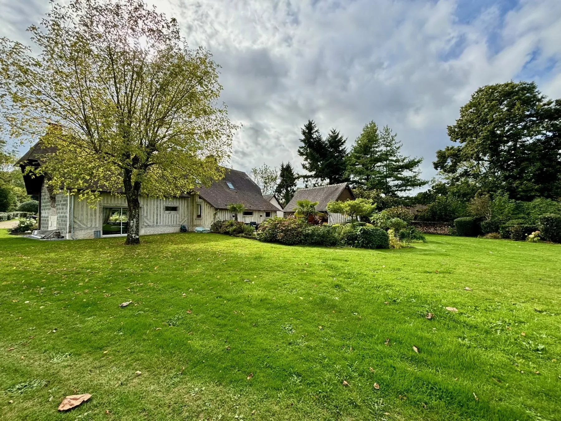 Exterior photo 5