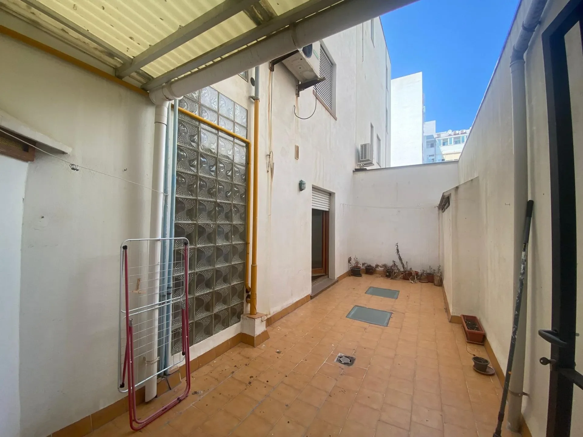 Exterior photo 2