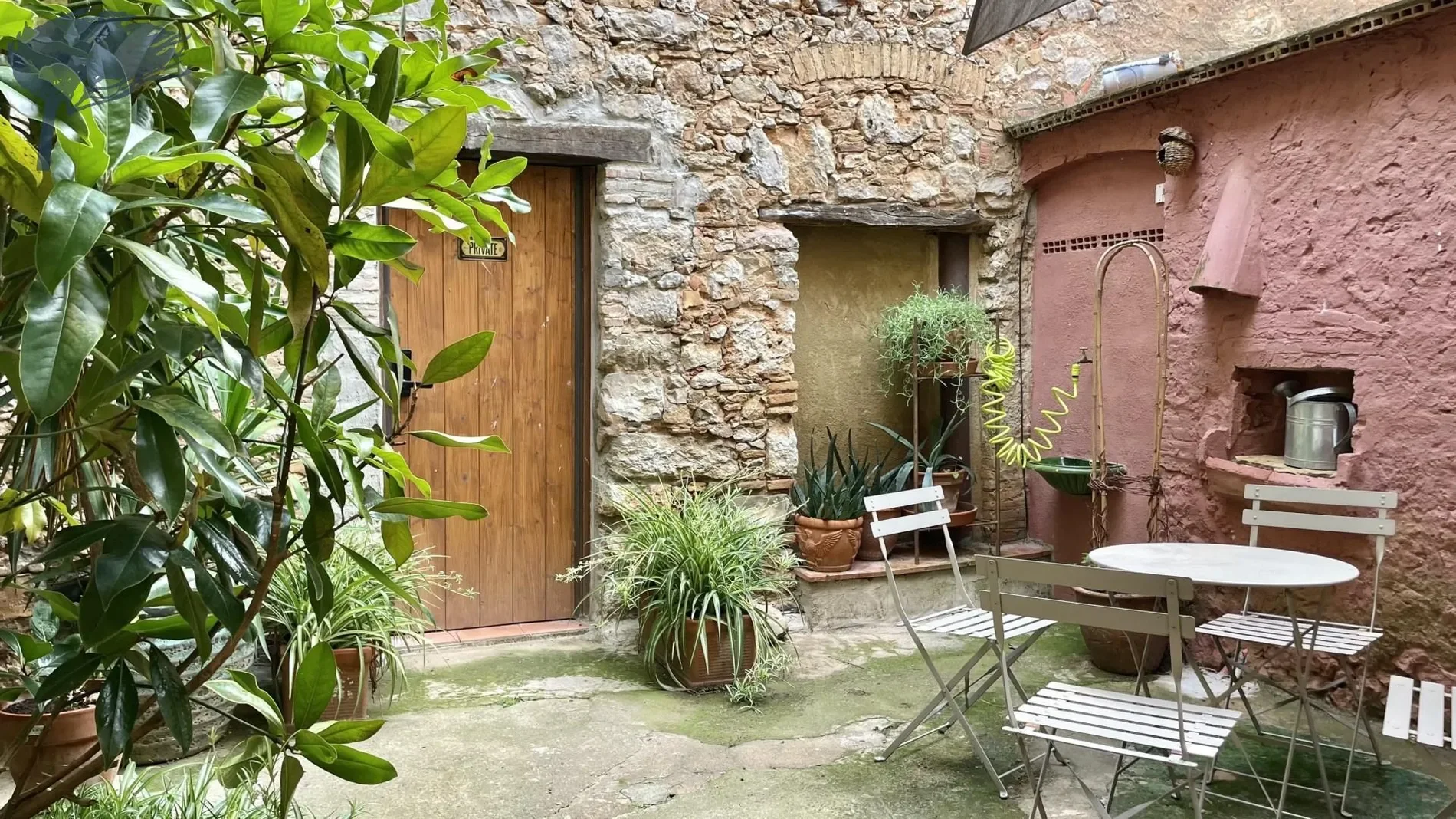 Exterior photo 5