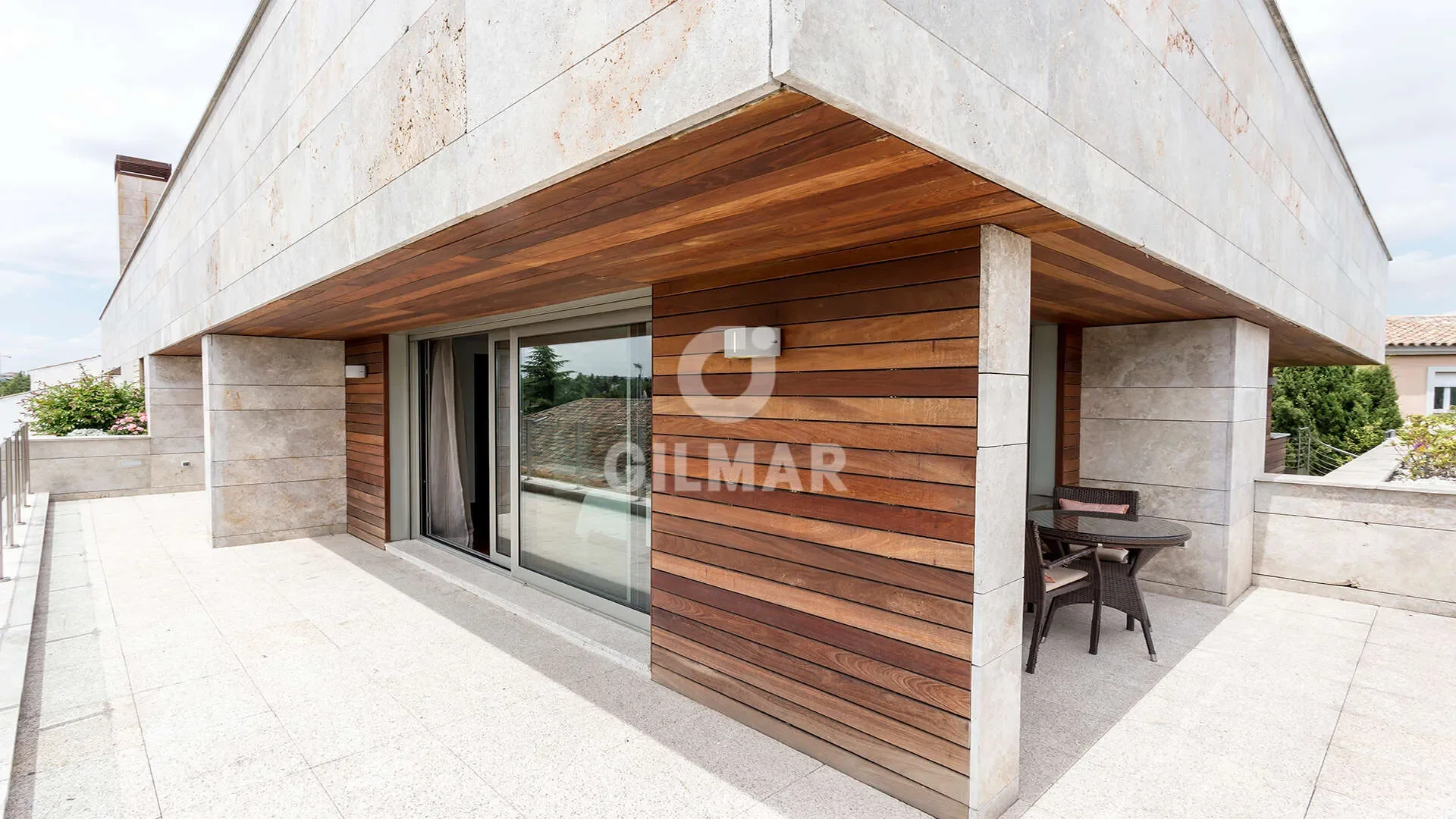 Exterior photo 5