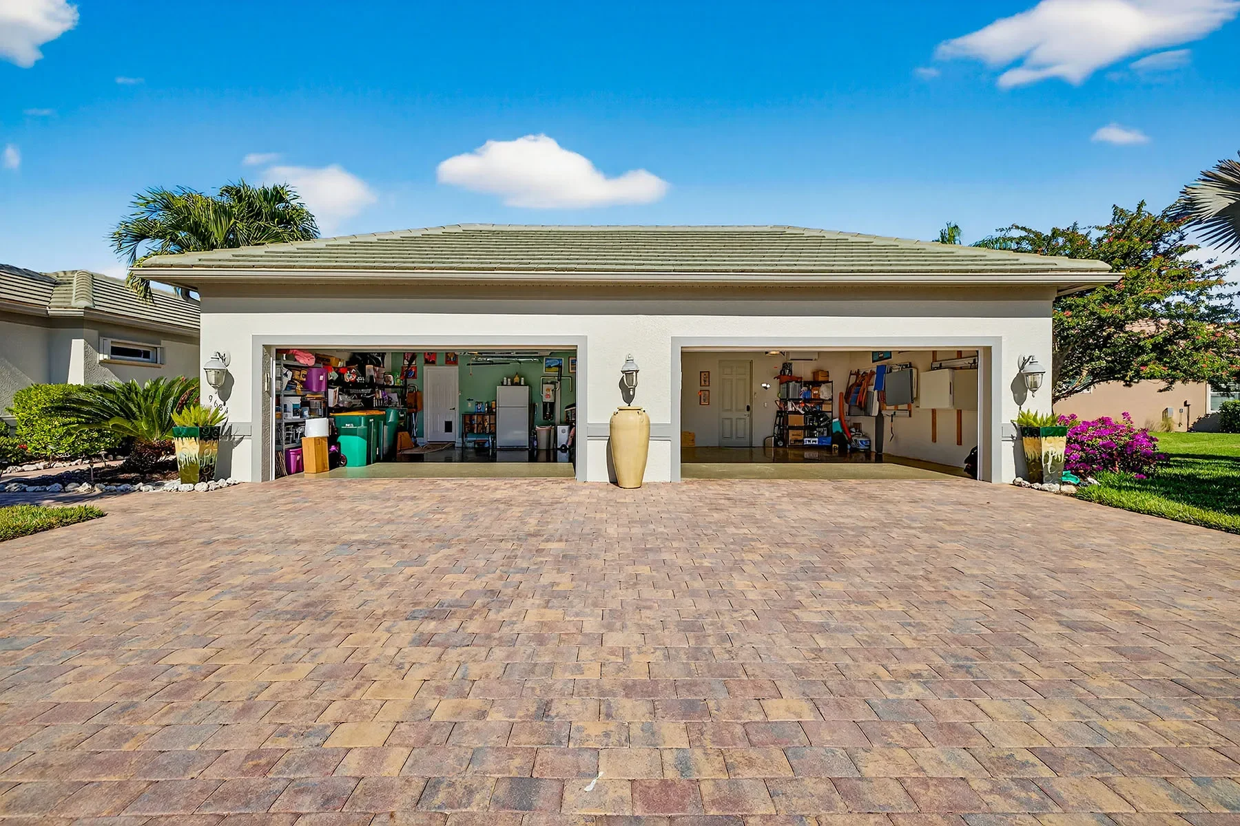 Exterior photo 4