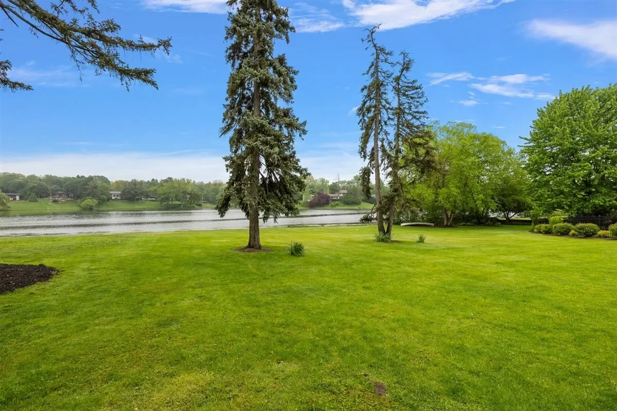 490 East Long Lake Road, Bloomfield Hills, Michigan, United States. - Photo 48