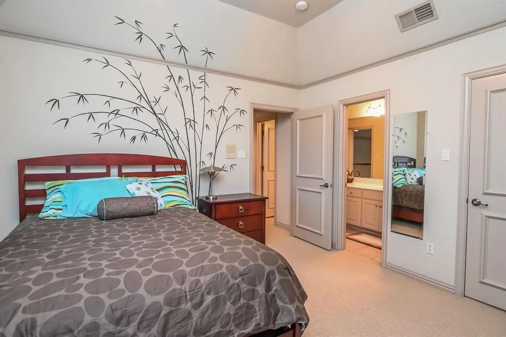 702 Sussex Court, Grapevine, Texas, United States. - Photo 21