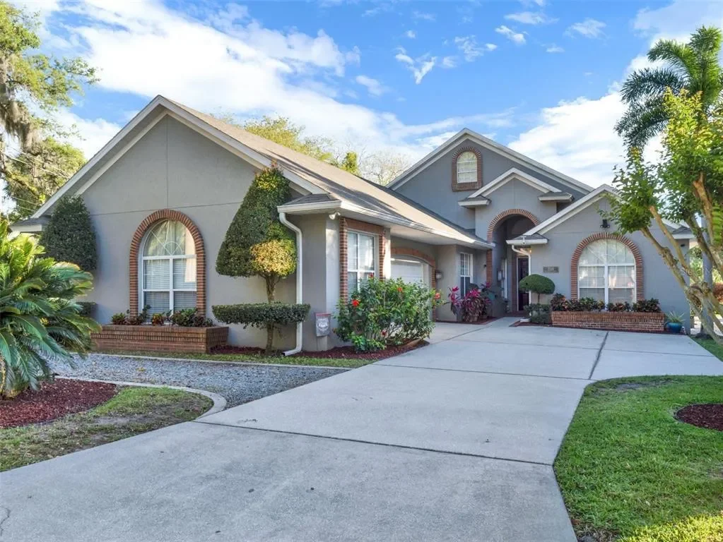 Exterior photo 2