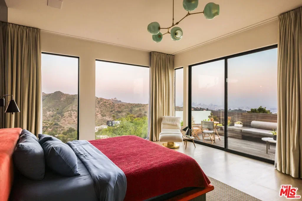 3306 Deronda Drive, Los Angeles, California, United States. - Photo 10
